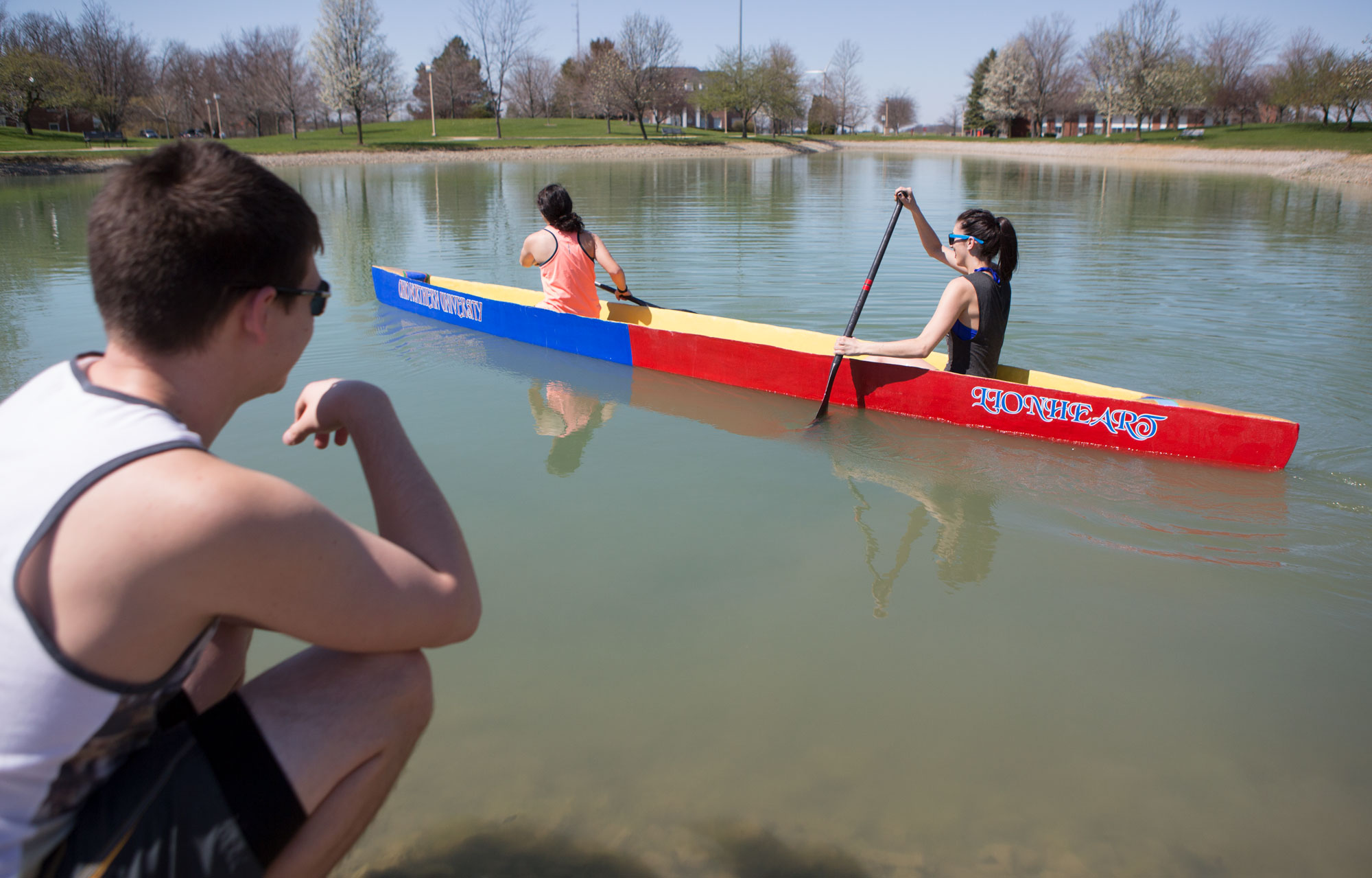 «Ӱҵ engineers build canoes from concrete