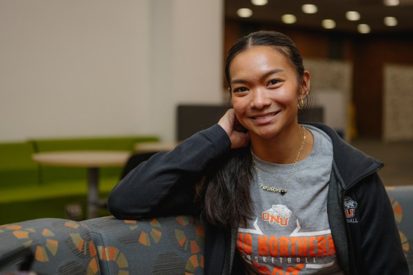 News Article Image - «Ӱҵ student-athlete Abi Akamine resumes studies after surviving Lahaina fire
